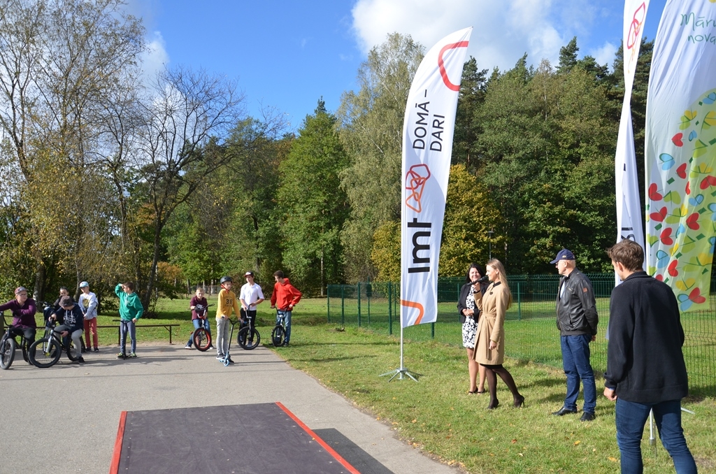 Atjaunotā skeitparka un uzstādīto velonovietņu atklāšana Jaunmārupē, 01.10.2016.