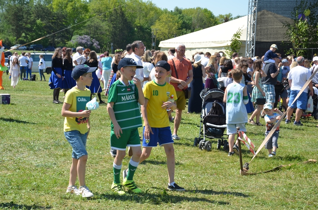 Bērnu un jauniešu svētki “Ar vasaru saujā” 2017