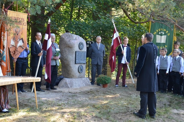 Pieminekļa atklāšana pirmās neatkarīgās Latvijas armijas karavīru godināšanai, 10.09.2013.