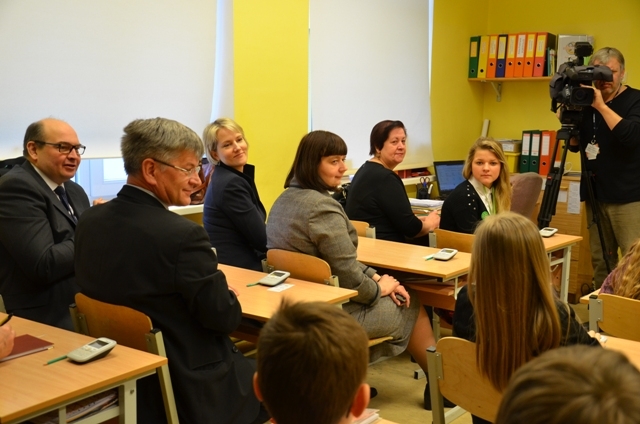 Finanšu eksperti pārbauda savas zināšanas Mārupes pamatskolā, 12.02.2014.