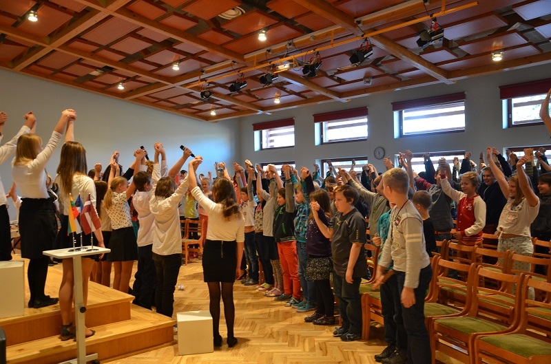 Jaunmārupes pamatskolā atmostas Latvija, atmostas Baltija, 23.10.2014.