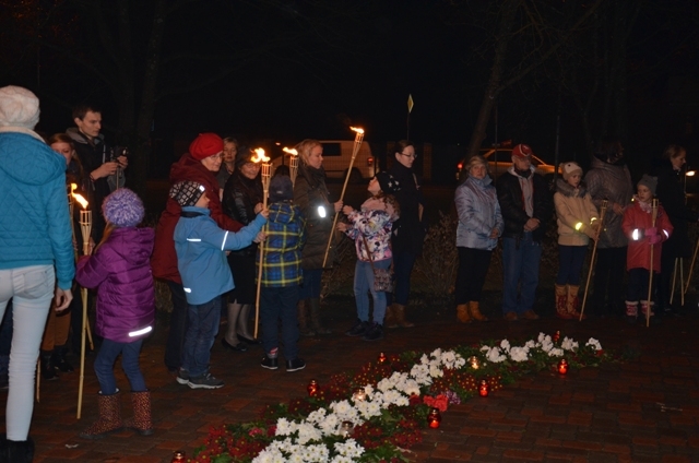 Lāčplēša dienas piemiņas brīži un lāpu gājiens Mārupē, 11.11.2014.