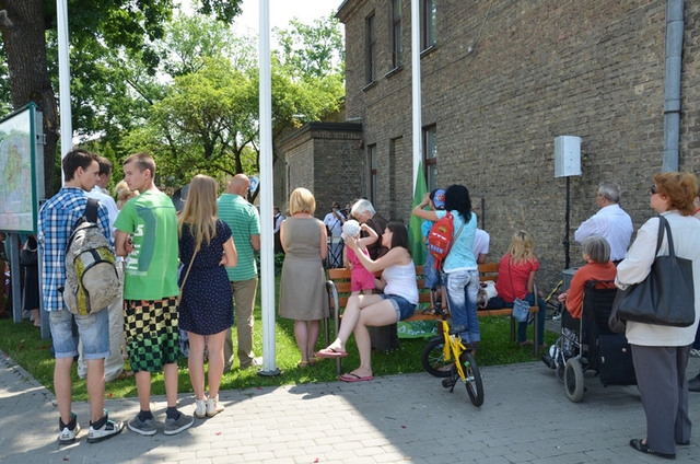 acelts Dziesmu un deju svētku karogs Mārupē! 30.06.2013.
