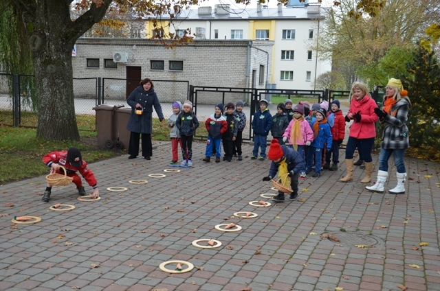 Novada pirmsskolas izglītības iestādes vienojas sportā, 17.10.2013.