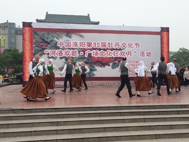 Deju kolektīvs “Mārupieši” starptautiskā festivālā Luojangā un Pekinā, 24.04.2014.