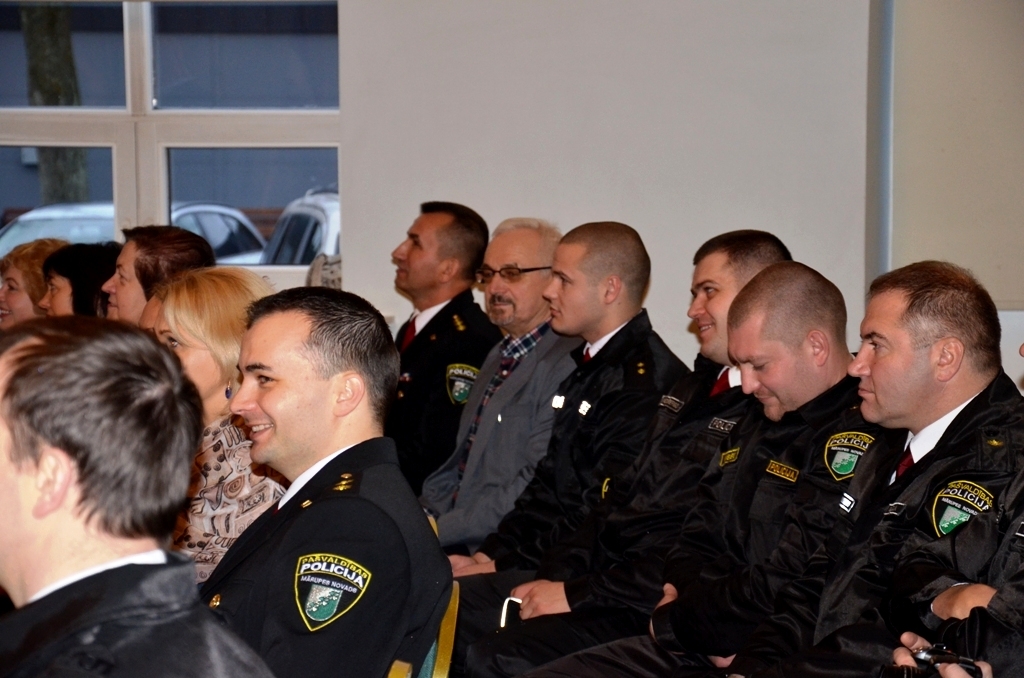 Pašvaldības policijas darbinieku zvēresta nodošana 04.12.2015.