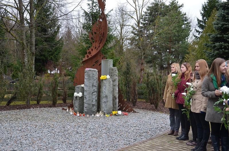 Mārupieši, komunistiskā genocīda upurus pieminot, 25.03.2014.