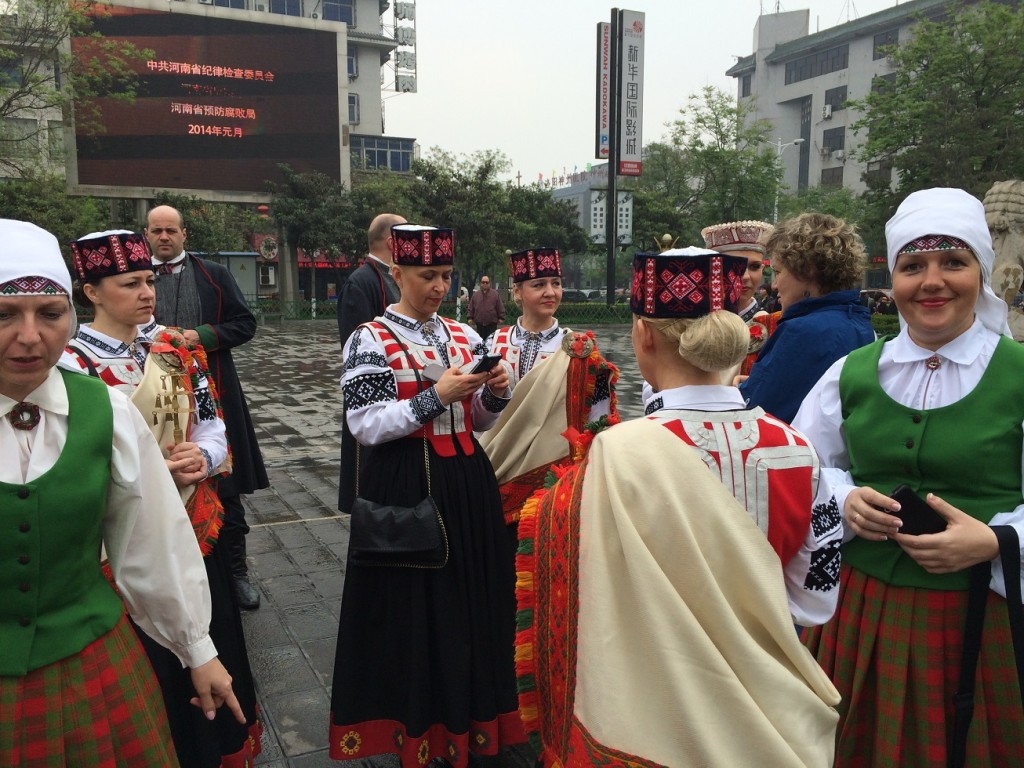 Deju kolektīvs “Mārupieši” starptautiskā festivālā Luojangā un Pekinā, 24.04.2014.