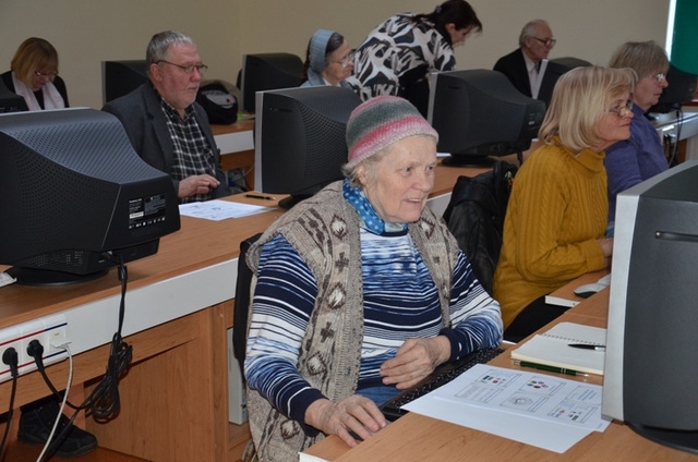 E-prasmju nedēļas datorapmācības Mārupes senioriem Jaunmārupes sākumskolā