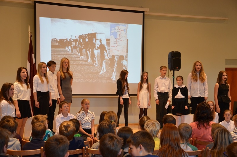Jaunmārupes pamatskolā atmostas Latvija, atmostas Baltija, 23.10.2014.