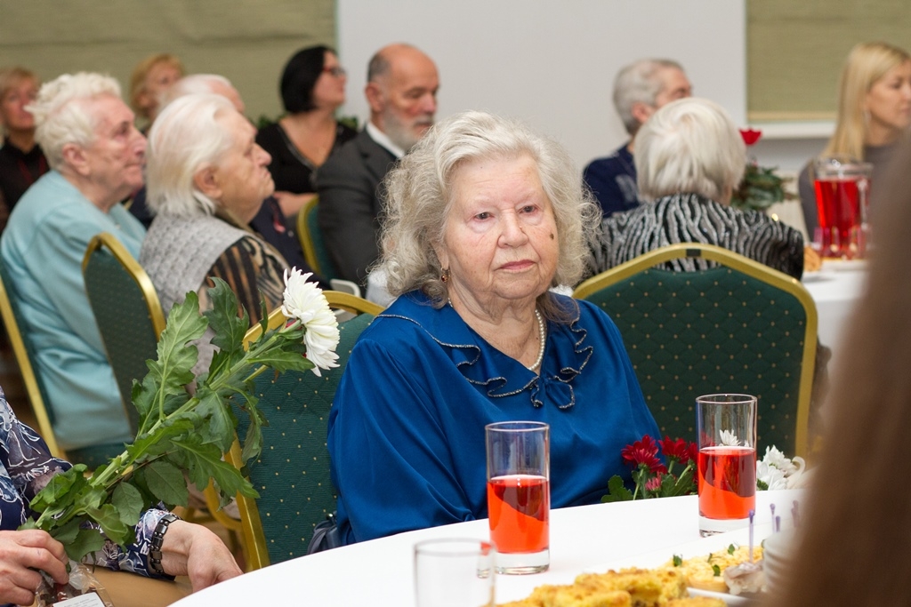 Senioru godināšana