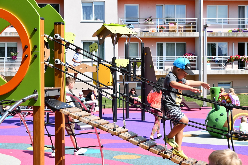 Bērnu rotaļu laukuma "Ūdensrozes" atklāšana Jaunmārupē, 25.07.2019.