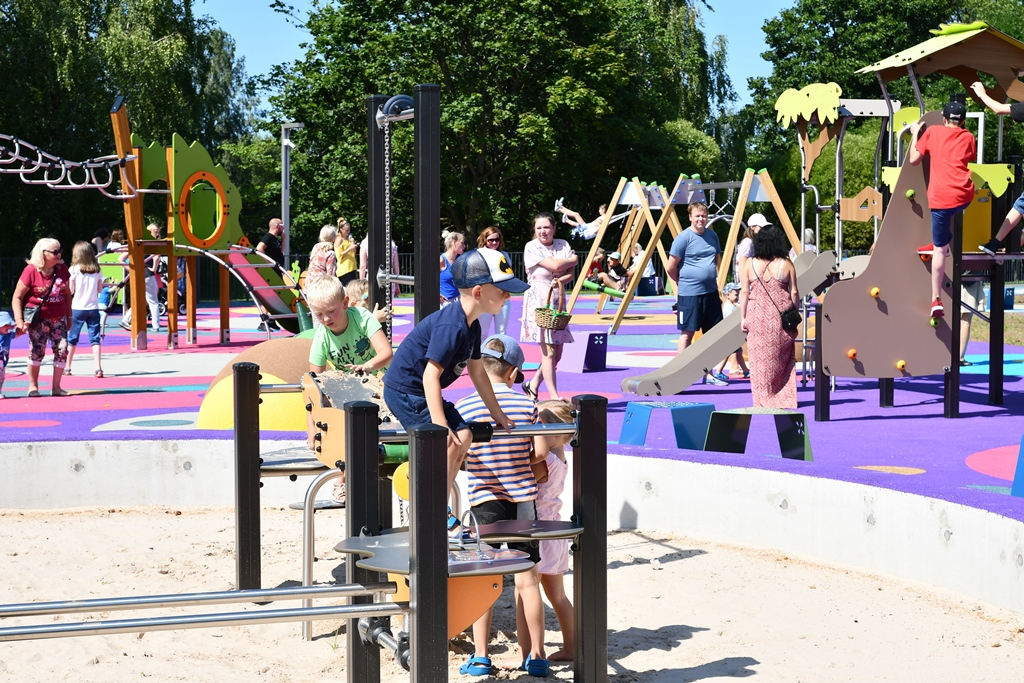 Bērnu rotaļu laukuma "Ūdensrozes" atklāšana Jaunmārupē, 25.07.2019.