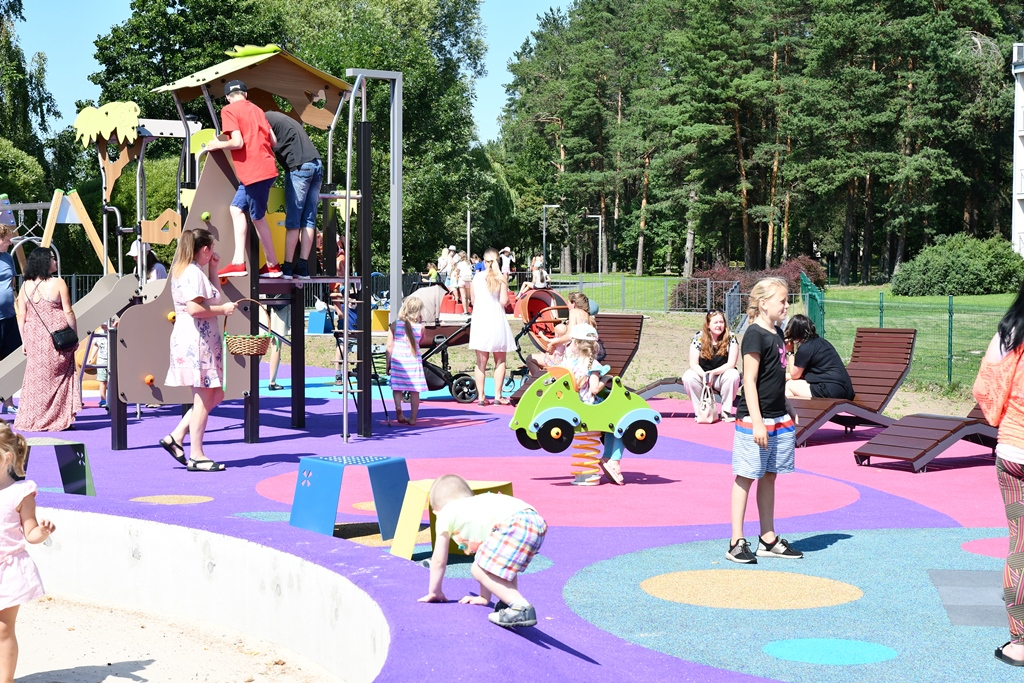 Bērnu rotaļu laukuma "Ūdensrozes" atklāšana Jaunmārupē, 25.07.2019.