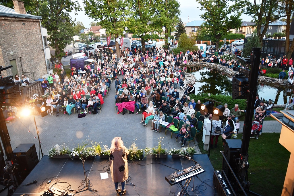 Brīvdabas kino vakars / Grupas "Otra puse" un Antras Stafeckas koncerts, 15.08.2019.