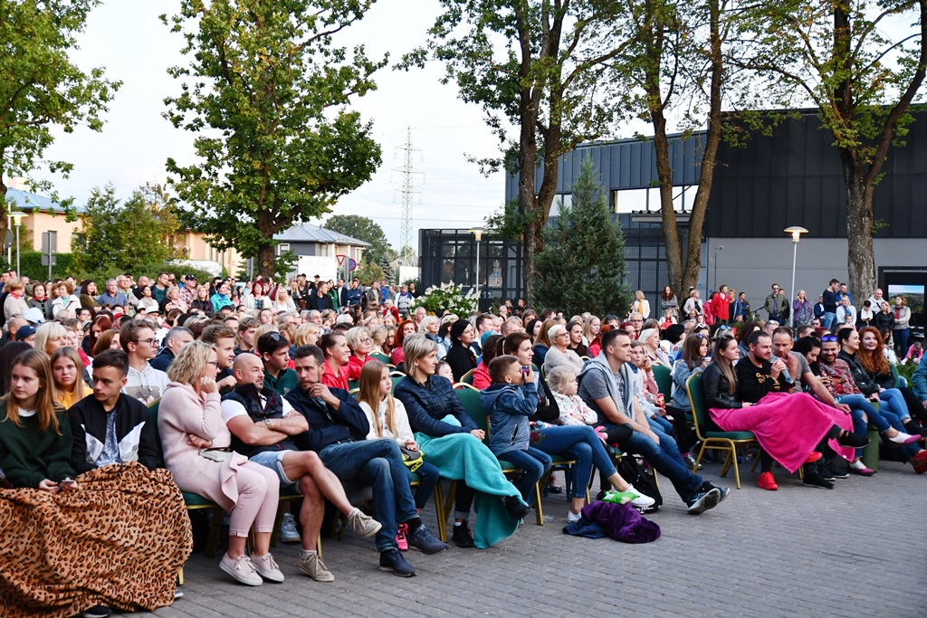 Brīvdabas kino vakars / Grupas "Otra puse" un Antras Stafeckas koncerts, 15.08.2019.