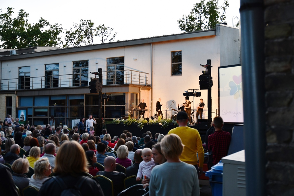 Brīvdabas kino vakars / Grupas "Otra puse" un Antras Stafeckas koncerts, 15.08.2019.