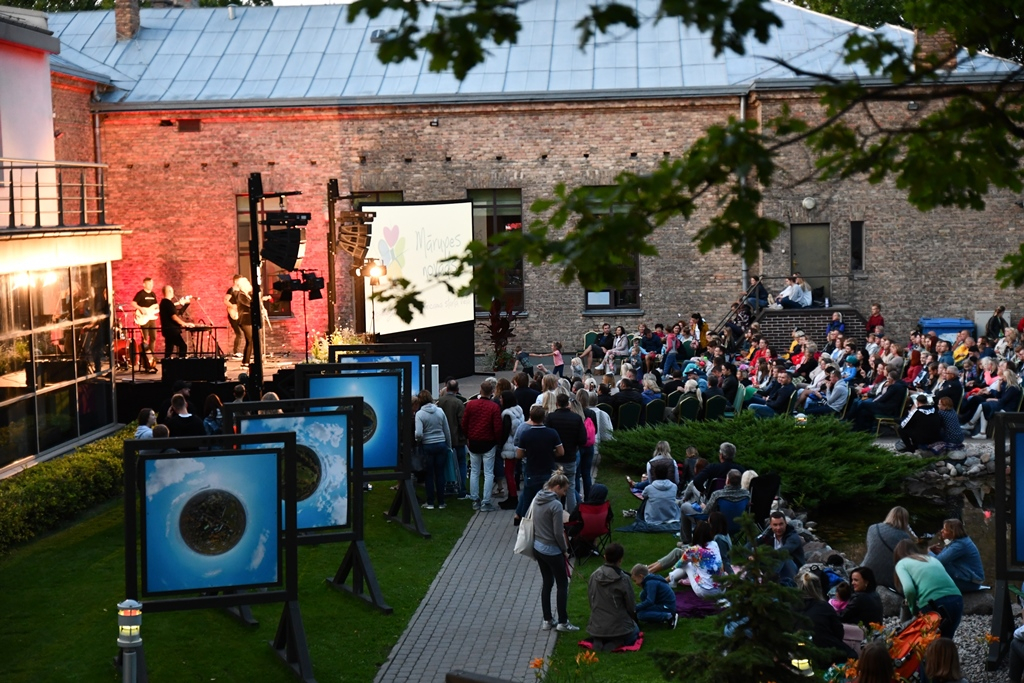 Brīvdabas kino vakars / Grupas "Otra puse" un Antras Stafeckas koncerts, 15.08.2019.