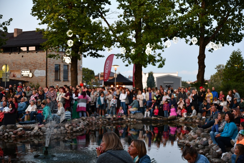 Brīvdabas kino vakars / Grupas "Otra puse" un Antras Stafeckas koncerts, 15.08.2019.