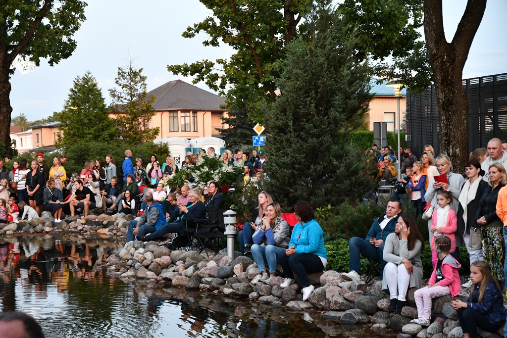 Brīvdabas kino vakars / Grupas "Otra puse" un Antras Stafeckas koncerts, 15.08.2019.