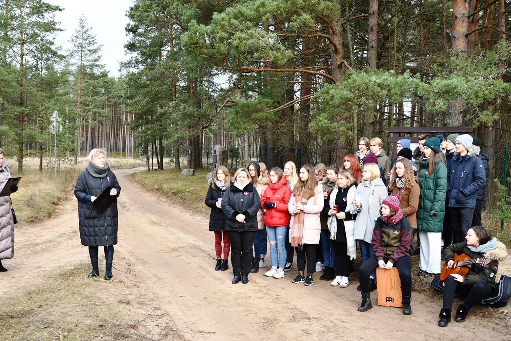 Lāčplēša dienā pie Golfa laukuma “Viesturi” atklāts trešais piemiņas akmens, 11.11.2019.