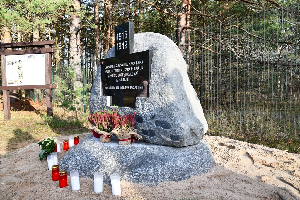 Lāčplēša dienā pie Golfa laukuma “Viesturi” atklāts trešais piemiņas akmens, 11.11.2019.