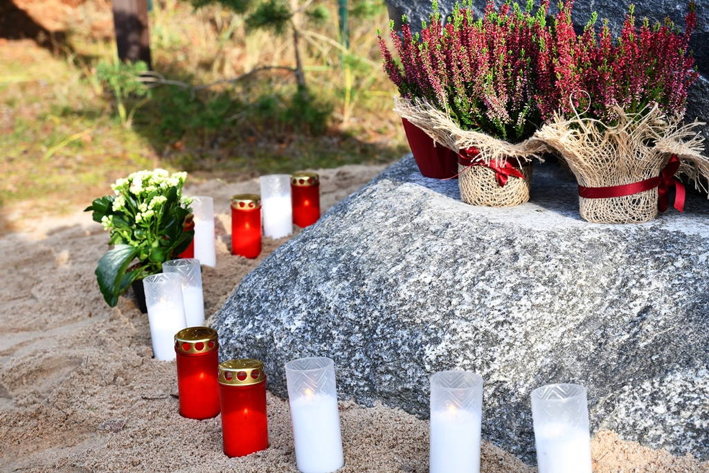 Lāčplēša dienā pie Golfa laukuma “Viesturi” atklāts trešais piemiņas akmens, 11.11.2019.