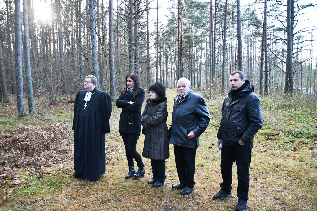 Lāčplēša dienā pie Golfa laukuma “Viesturi” atklāts trešais piemiņas akmens, 11.11.2019.