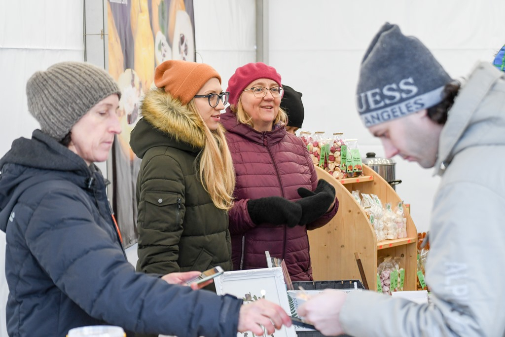 Mārupes novada Ziemassvētku tirdziņš un Svētku egles iedegšana, 01.12.2019.