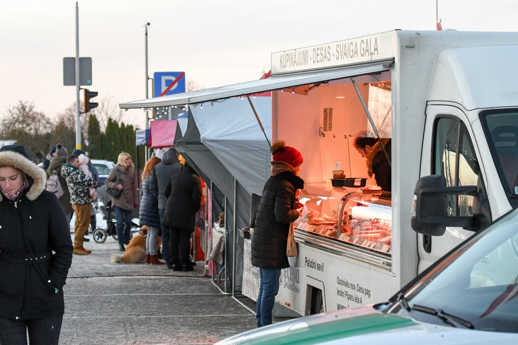 Mārupes novada Ziemassvētku tirdziņš un Svētku egles iedegšana, 01.12.2019.