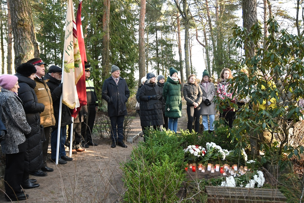 Barikāžu atceres dienai veltīts piemiņas brīdis Mārupes kapos, 16.01.2020.