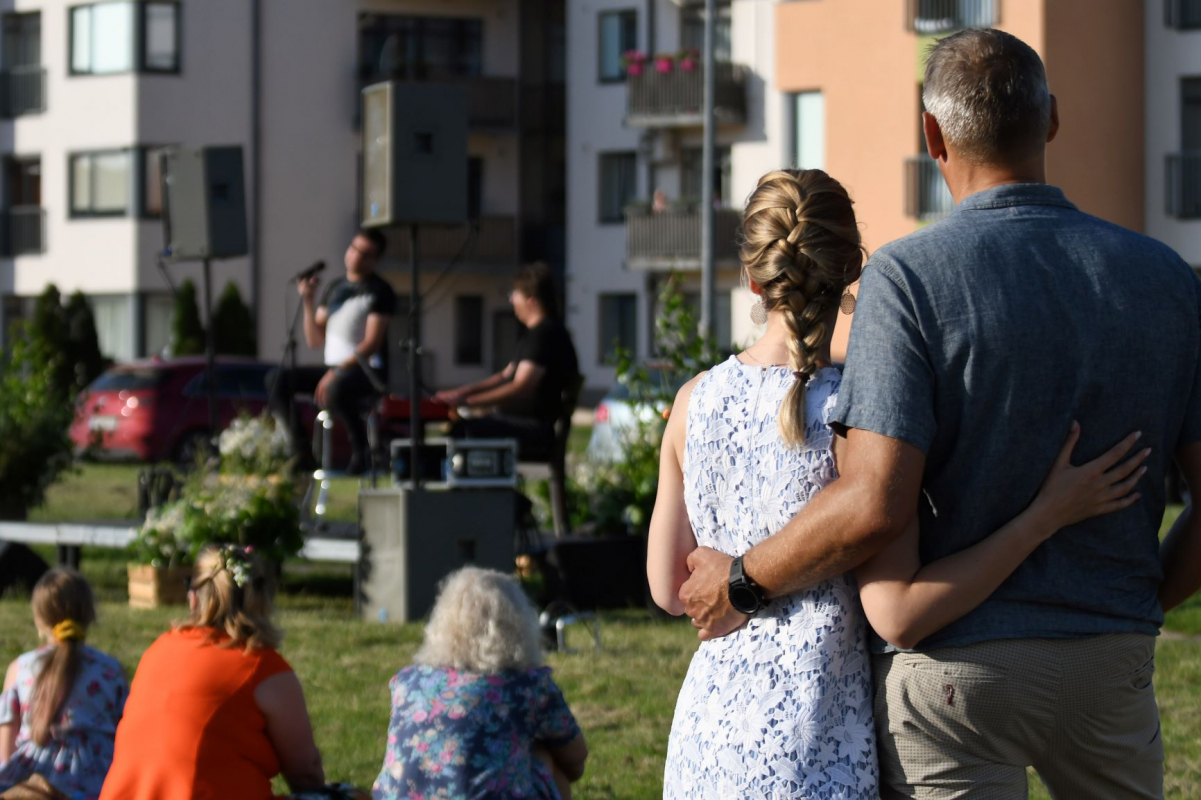 Pagalmkoncerts Vecozolu namos - "Ieskandinām Līgo" - 21.06.2020.