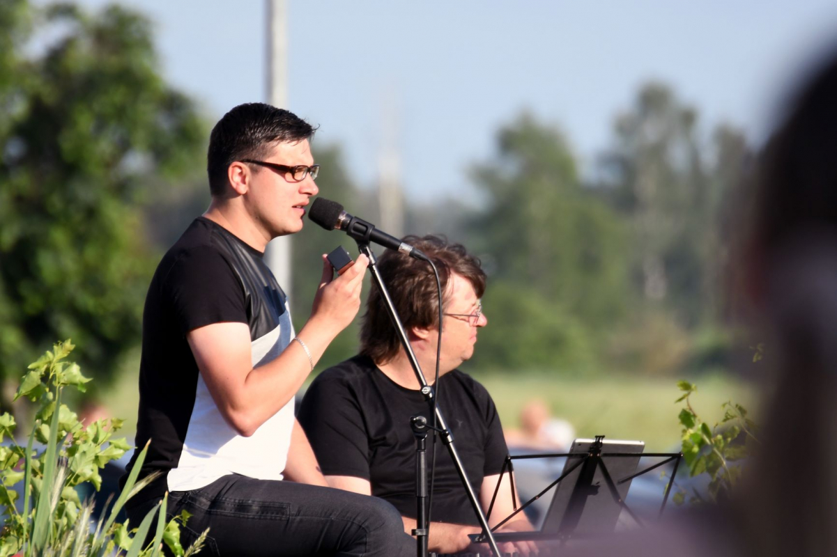 Pagalmkoncerts Vecozolu namos - "Ieskandinām Līgo" - 21.06.2020.