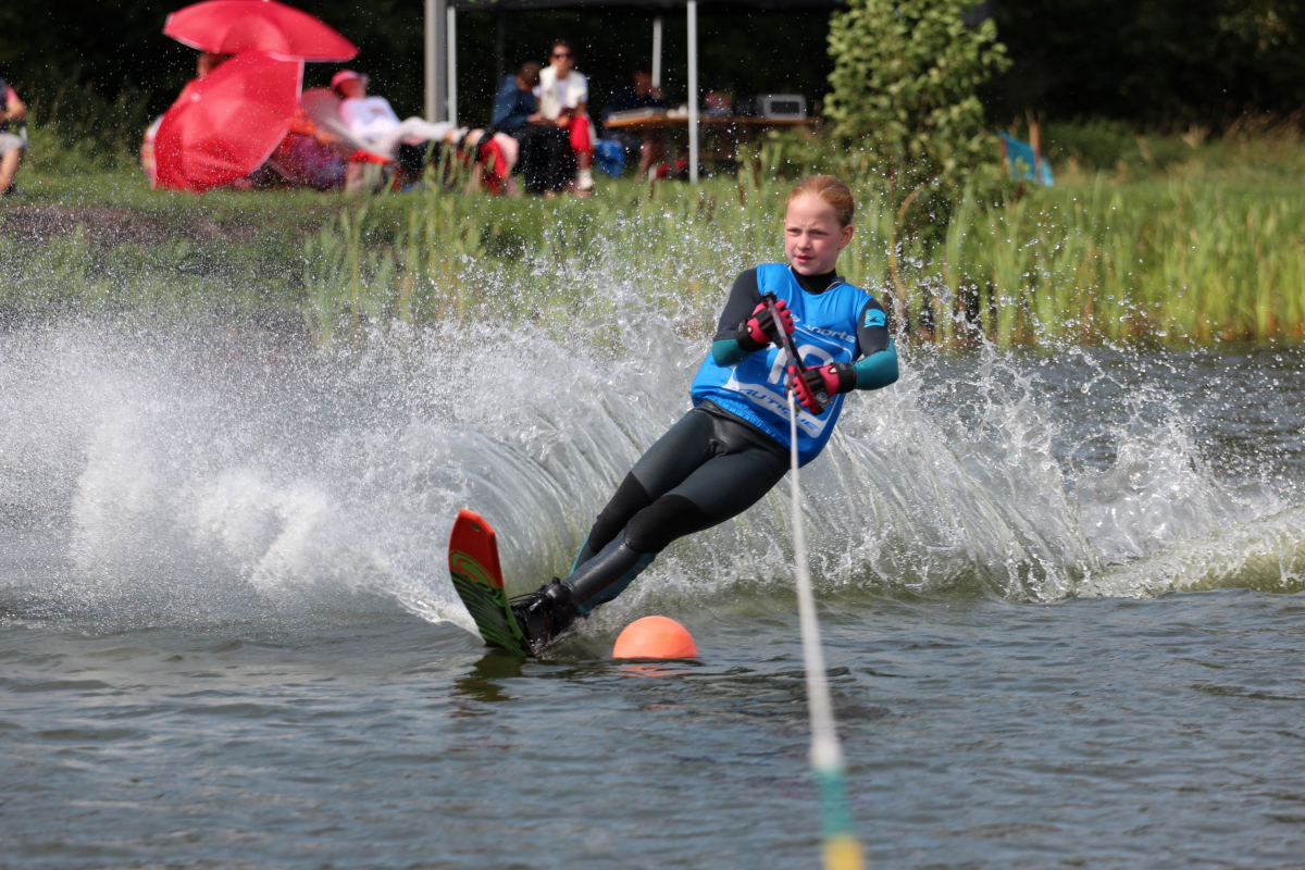 ŪDENSSLĒPOŠANAS SACENSĪBĀS “AQUA SPORTS ŪDENSSLĒPOŠANAS SVĒTKI BĒRNIEM 2021” PIŅĶOS STARTĒJUŠI 34 JAUNIE ŪDENSSLĒPOTĀJI