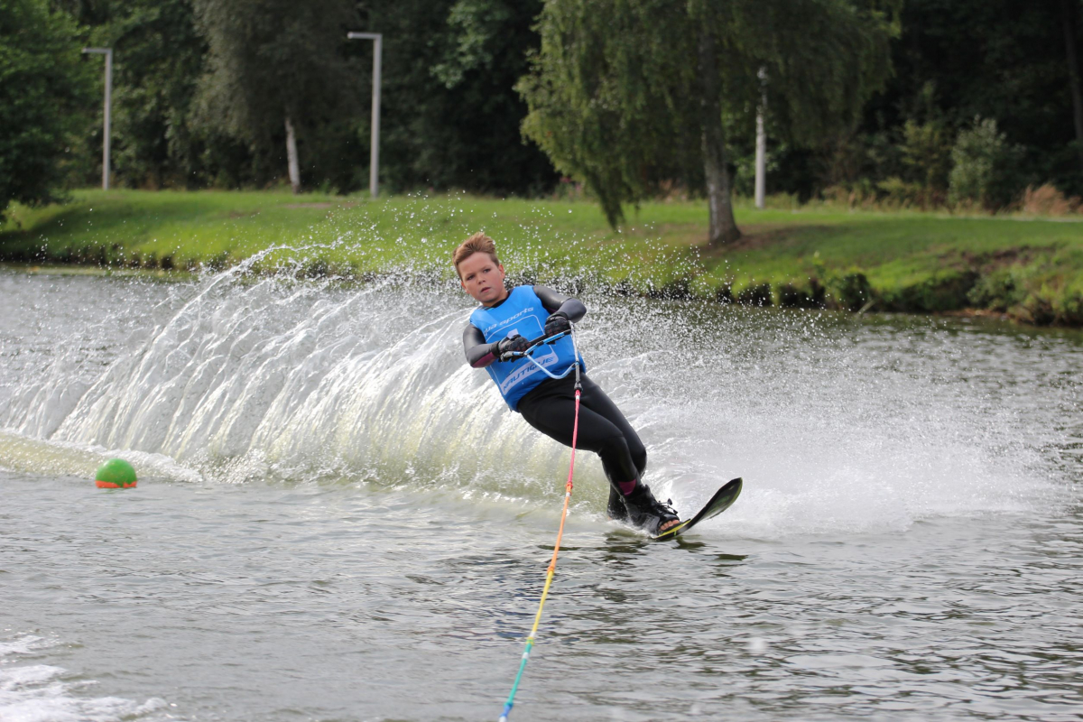 ŪDENSSLĒPOŠANAS SACENSĪBĀS “AQUA SPORTS ŪDENSSLĒPOŠANAS SVĒTKI BĒRNIEM 2021” PIŅĶOS STARTĒJUŠI 34 JAUNIE ŪDENSSLĒPOTĀJI