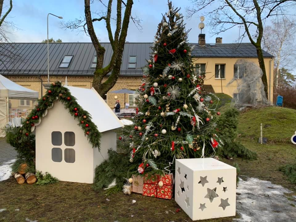 Ziemassvētku dāvanu gadatirgus Spuņciemā 19. decembrī