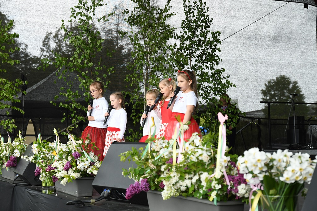 Bērnu un jauniešu svētki "Ar vasaru saujā"