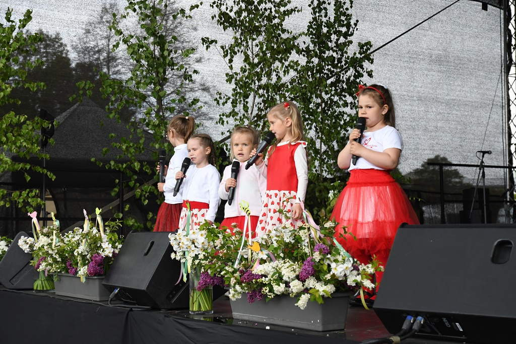 Bērnu un jauniešu svētki "Ar vasaru saujā"