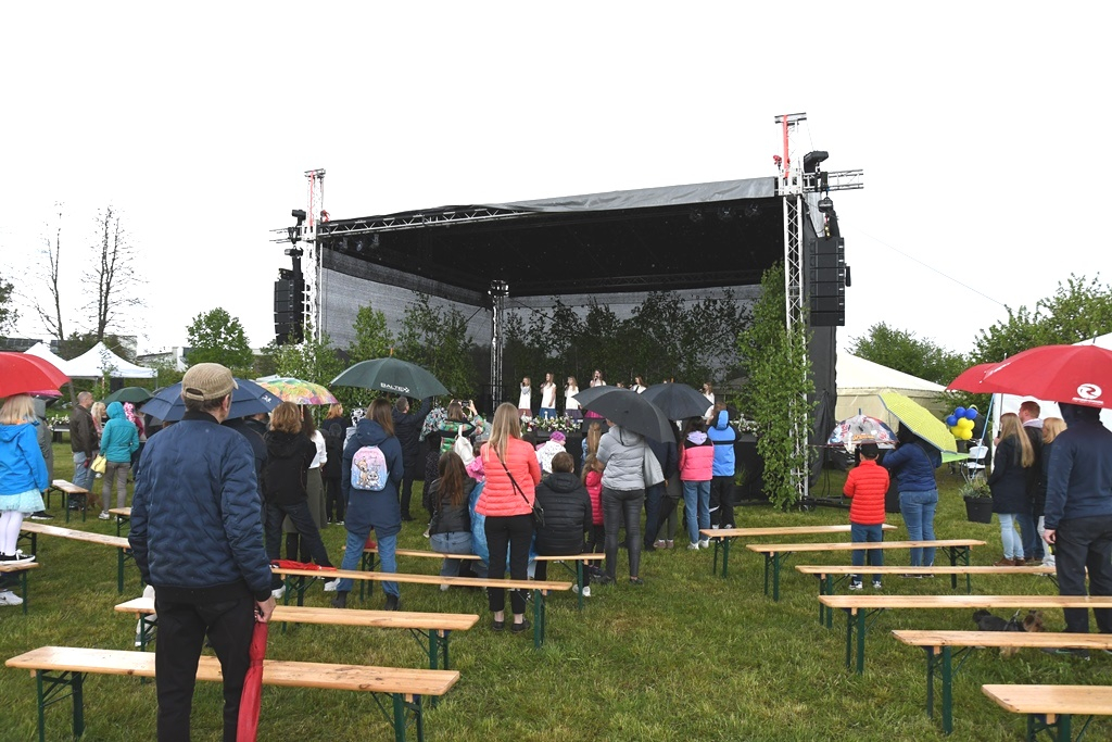 Bērnu un jauniešu svētki "Ar vasaru saujā"