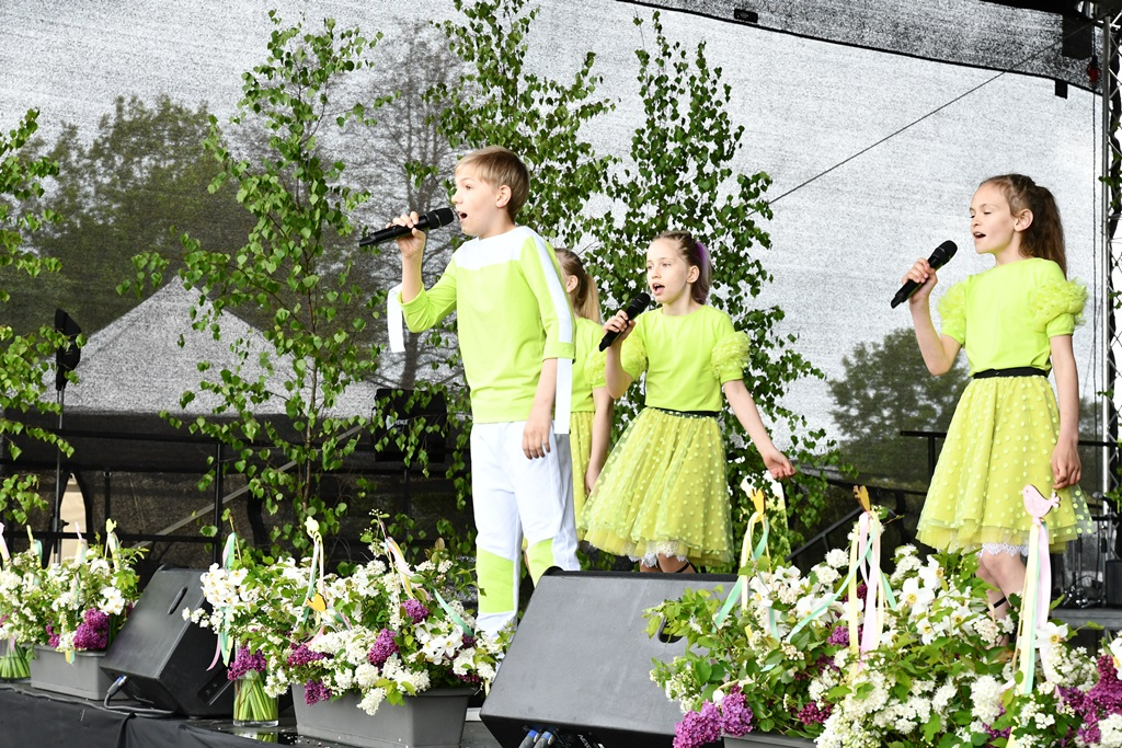 Bērnu un jauniešu svētki "Ar vasaru saujā"