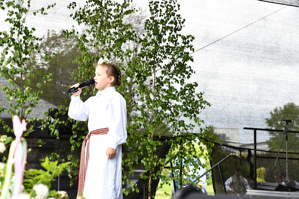 Bērnu un jauniešu svētki "Ar vasaru saujā"