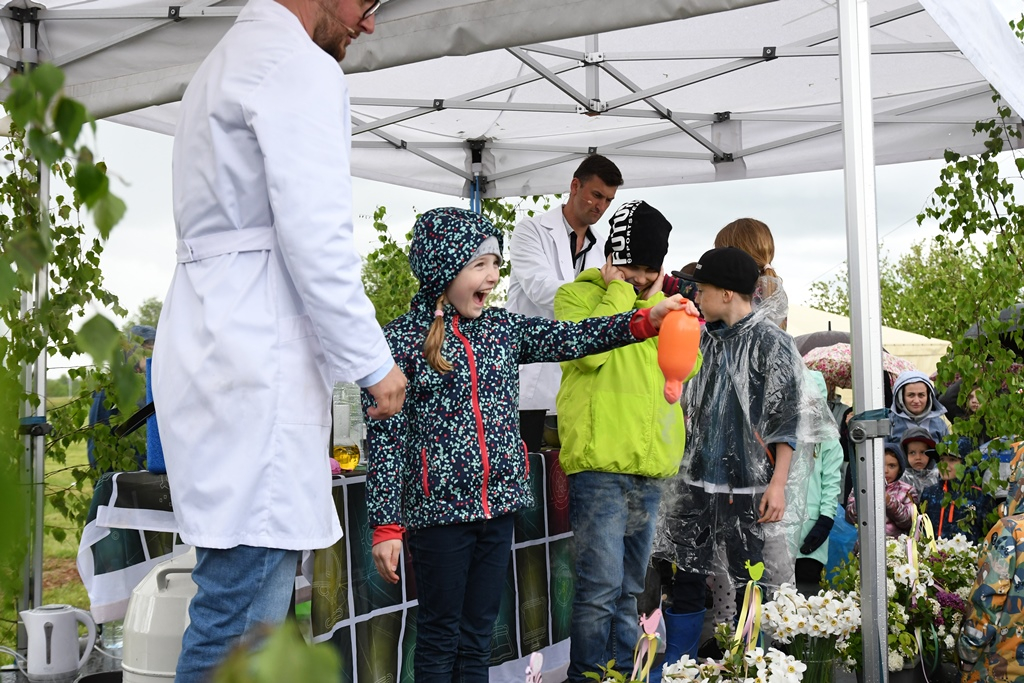 Bērnu un jauniešu svētki "Ar vasaru saujā"