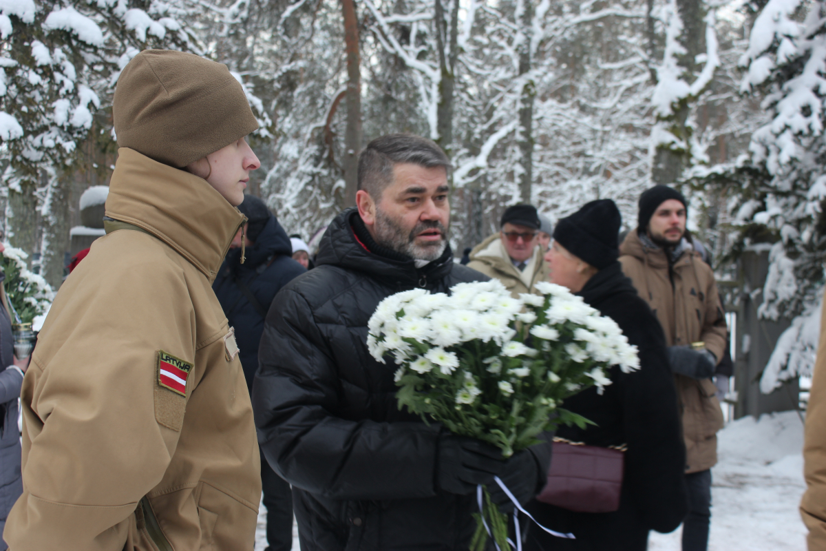 Ziemassvētku kaujās kritušo strēlnieku piemiņas brīdis Antiņu kapsētā, 07.01.2023.