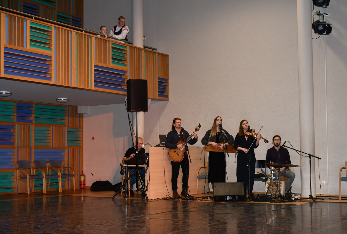 Koncerts "Sadancis draugu pulkā" Babītes Kultūrizglītības centrā, 11.02.2023.