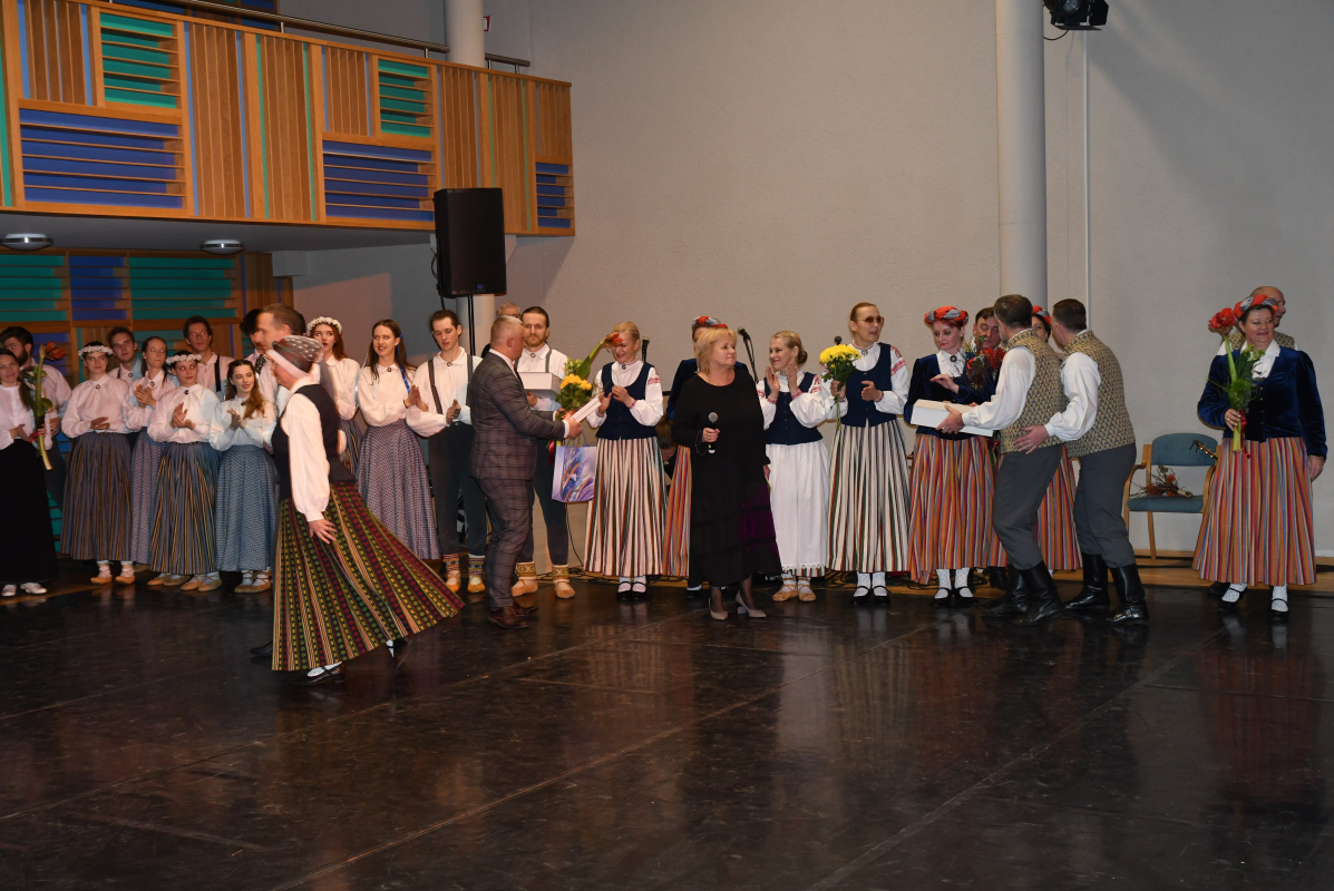Koncerts "Sadancis draugu pulkā" Babītes Kultūrizglītības centrā, 11.02.2023.