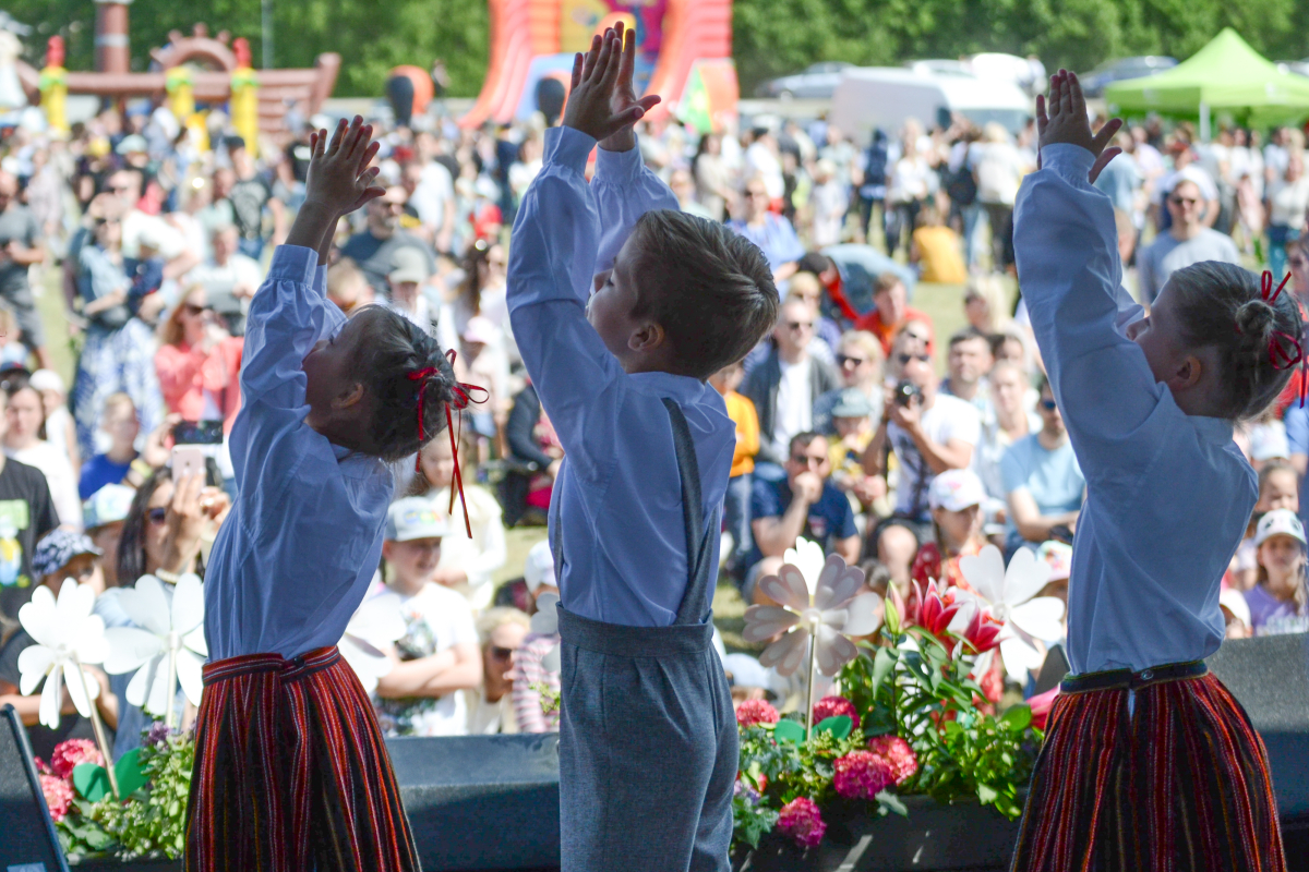 BĒRNU UN JAUNIEŠU SVĒTKI “AR VASARU SAUJĀ”/ 28.05.2023.