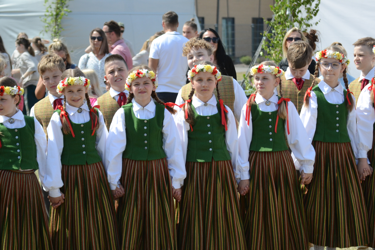 BĒRNU UN JAUNIEŠU SVĒTKI “AR VASARU SAUJĀ”/ 28.05.2023.