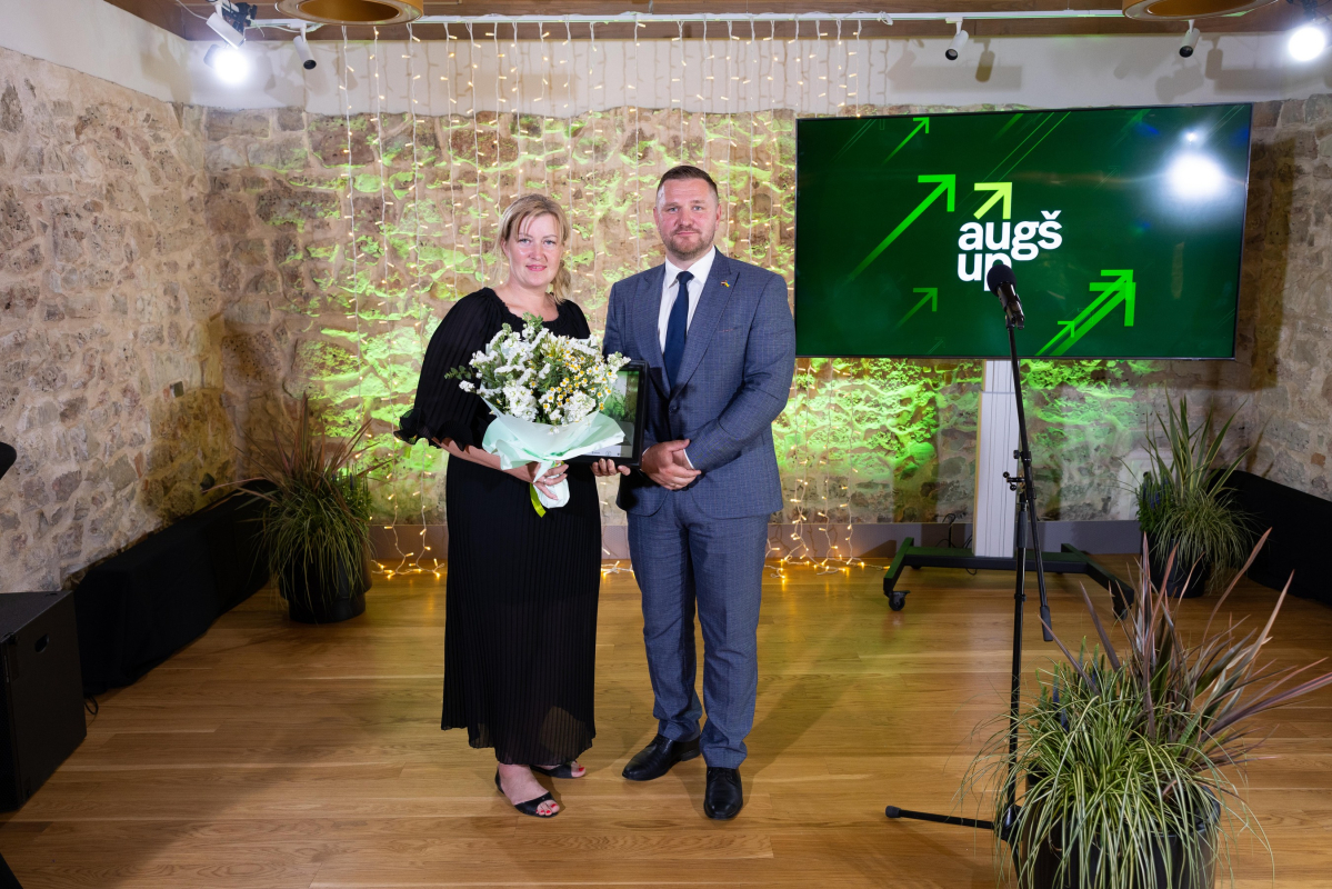 Grantu programmas "Augšup" uzvarētāju apbalvošana