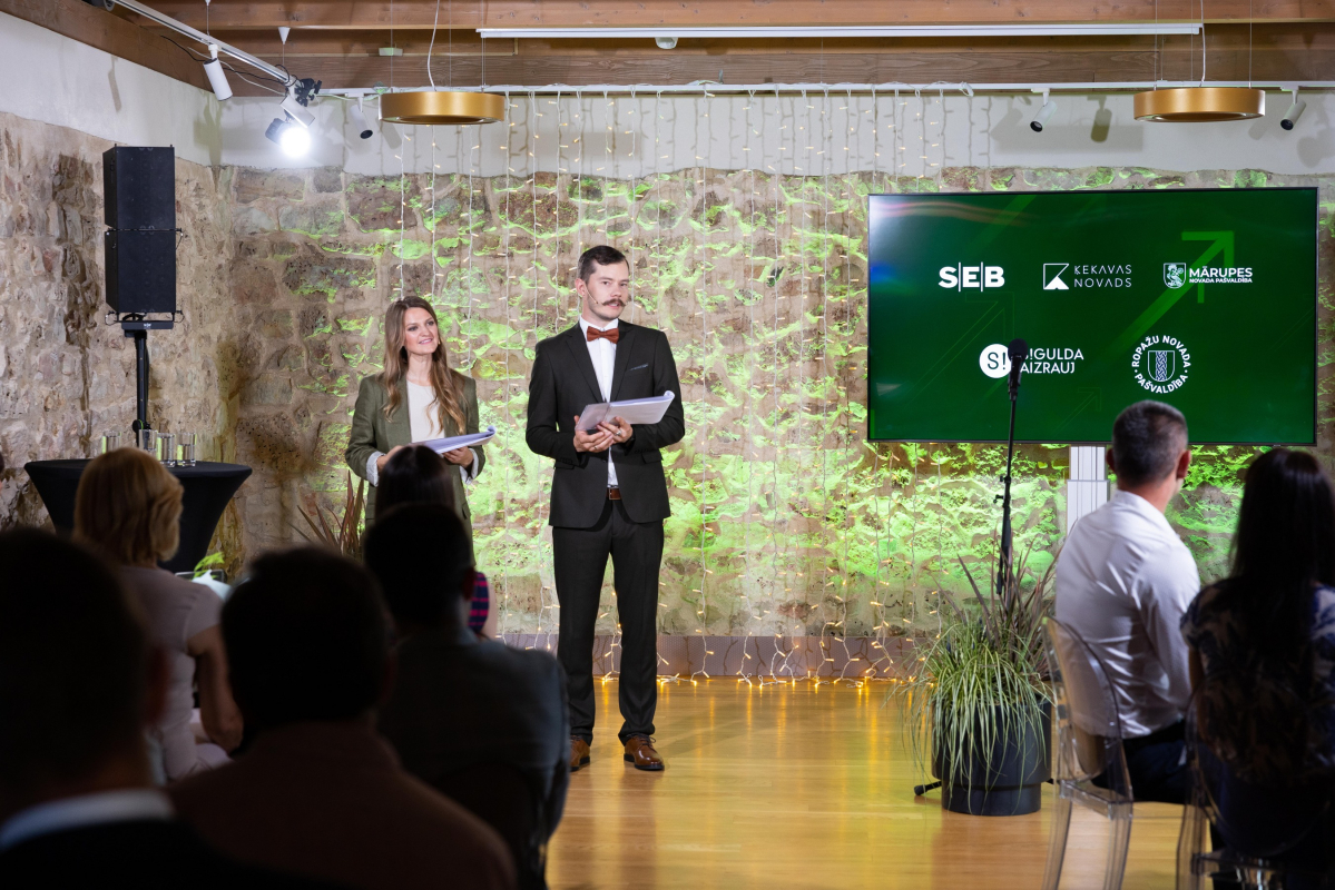 Grantu programmas "Augšup" uzvarētāju apbalvošana