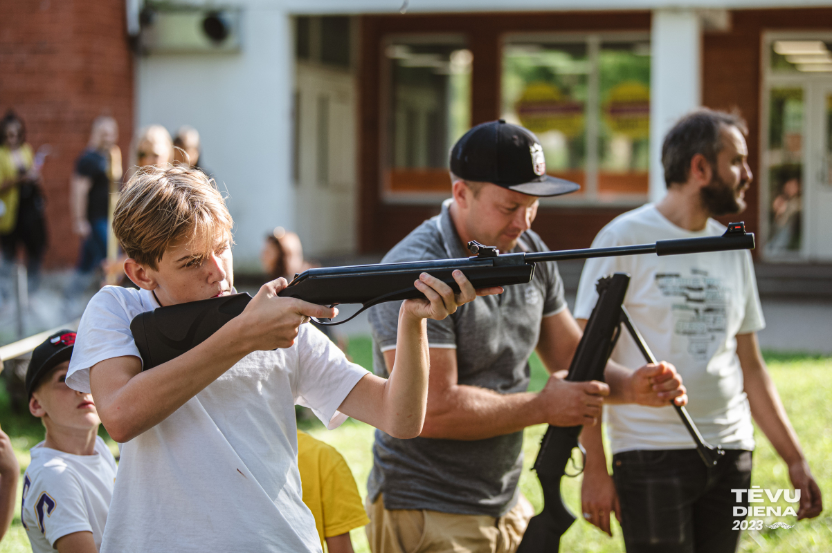 Tēvu dienas pasākums "Drošās rokās" Piņķos 